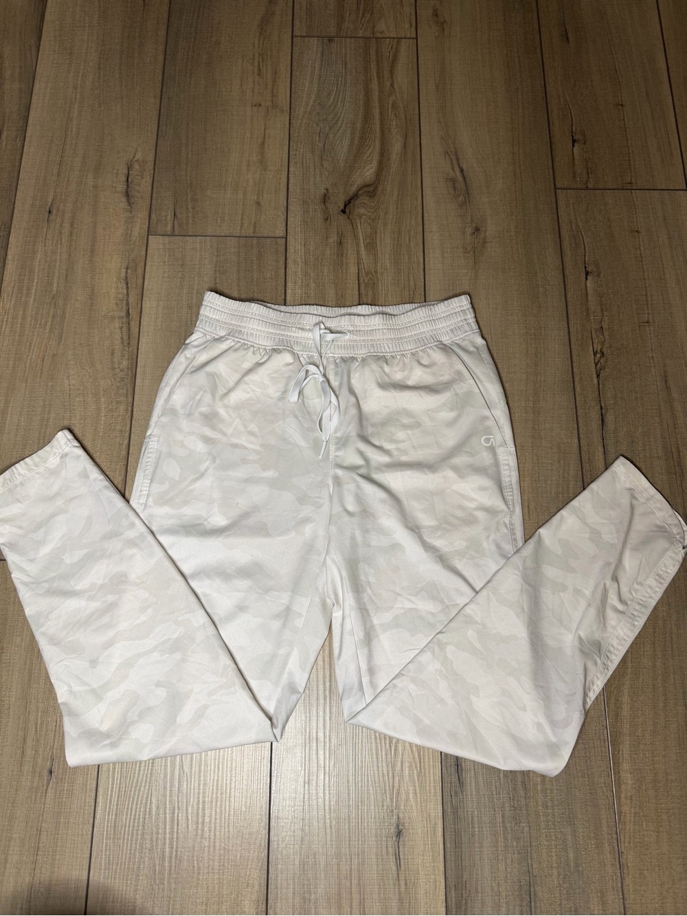 GapFit Women’s XS White Camo Jogger Pants Lightweight Athletic Drawstring